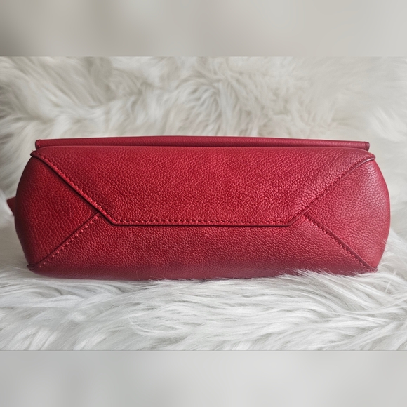 ♥️ Louis Vuitton Lock Me II ♥️ - Picture 3 of 16